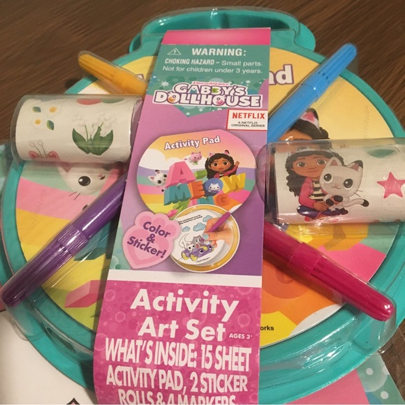 Gabby’s Dollhouse Magic reveal poster and activity set - Picture 4 of 4